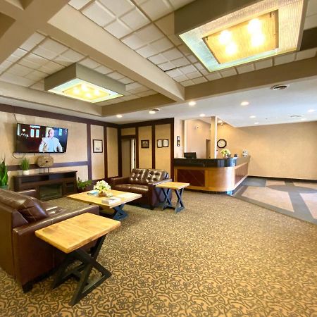 The George Dawson Inn & Conference Centre 도슨 크릭 외부 사진