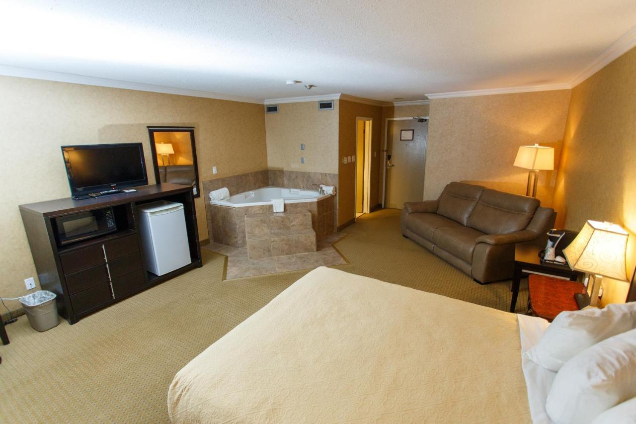 The George Dawson Inn & Conference Centre 도슨 크릭 외부 사진