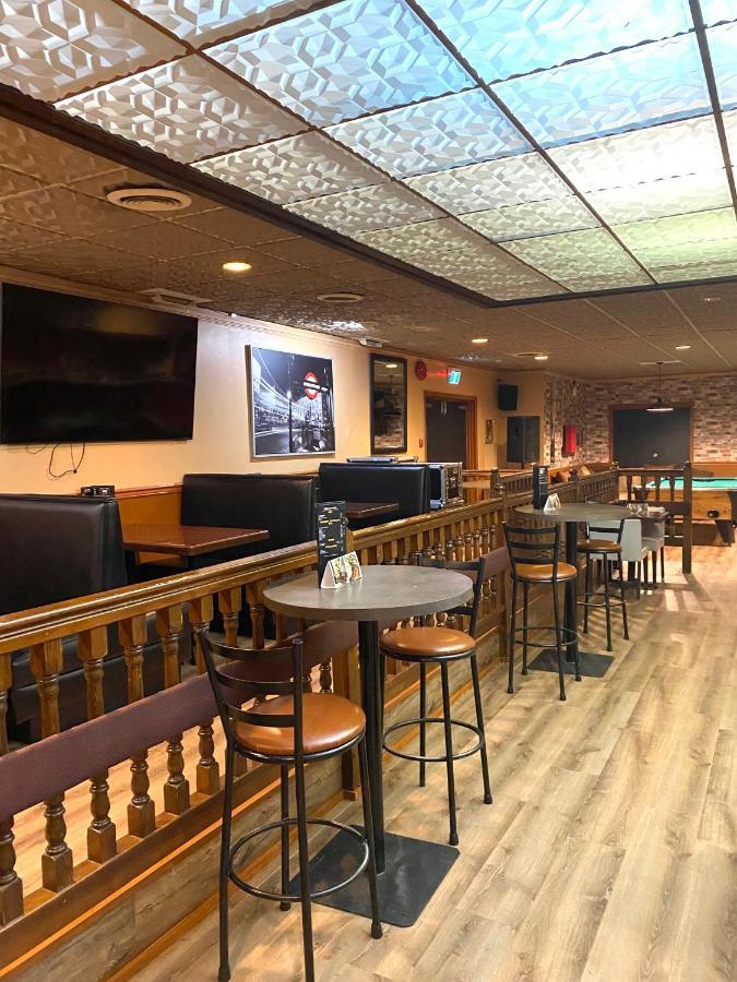 The George Dawson Inn & Conference Centre 도슨 크릭 외부 사진