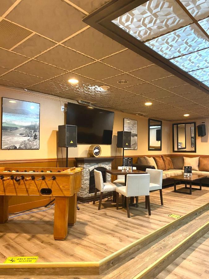 The George Dawson Inn & Conference Centre 도슨 크릭 외부 사진