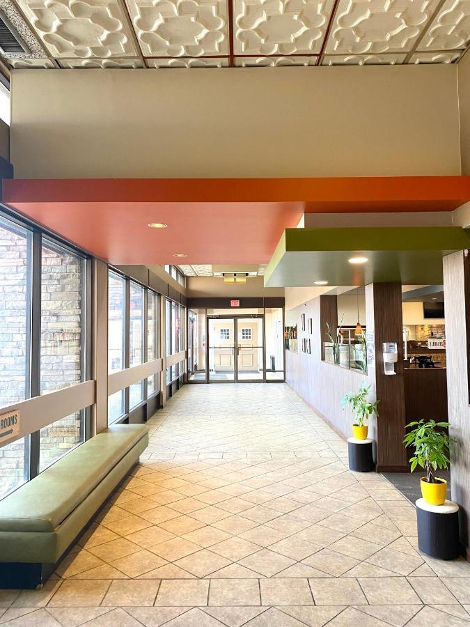 The George Dawson Inn & Conference Centre 도슨 크릭 외부 사진