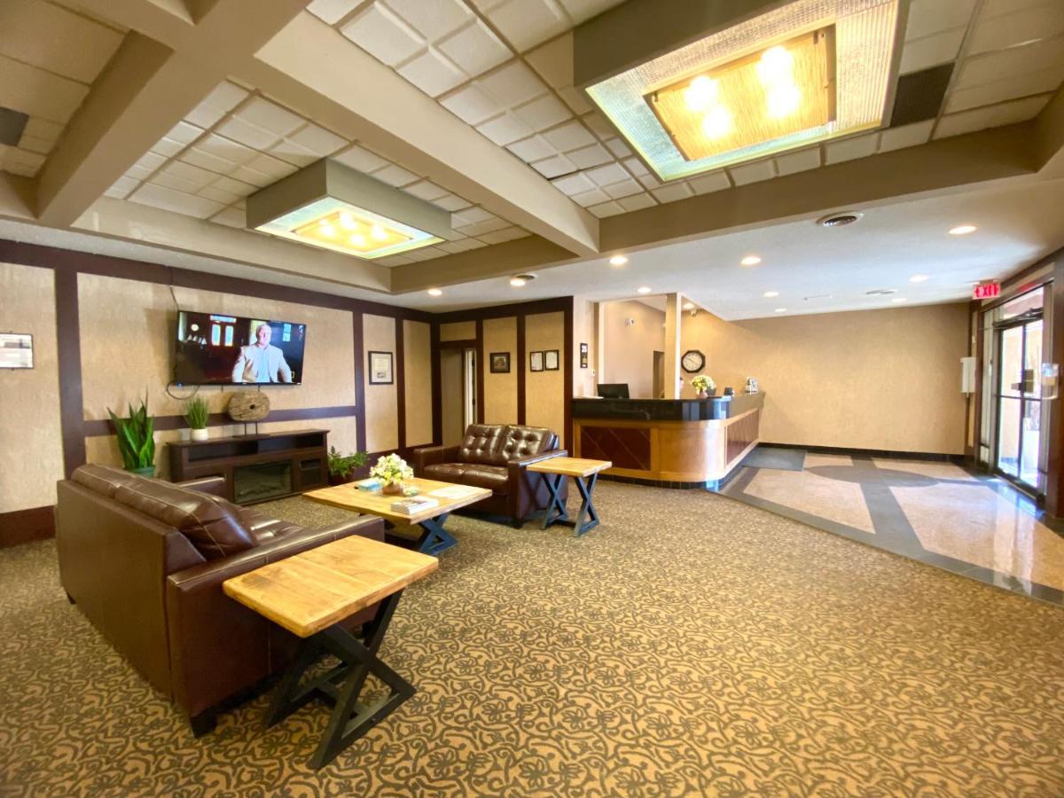 The George Dawson Inn & Conference Centre 도슨 크릭 외부 사진