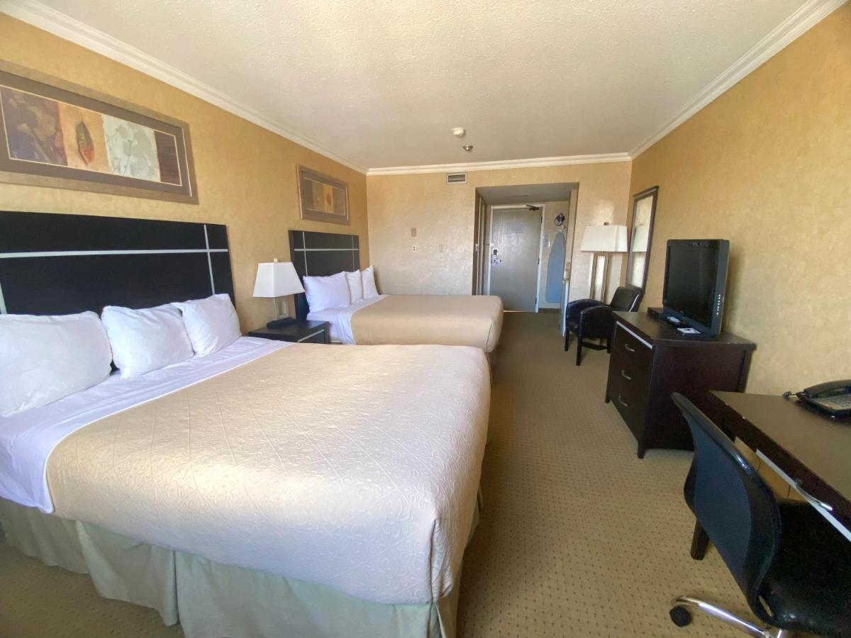 The George Dawson Inn & Conference Centre 도슨 크릭 외부 사진