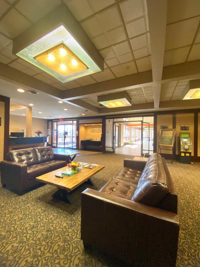 The George Dawson Inn & Conference Centre 도슨 크릭 외부 사진