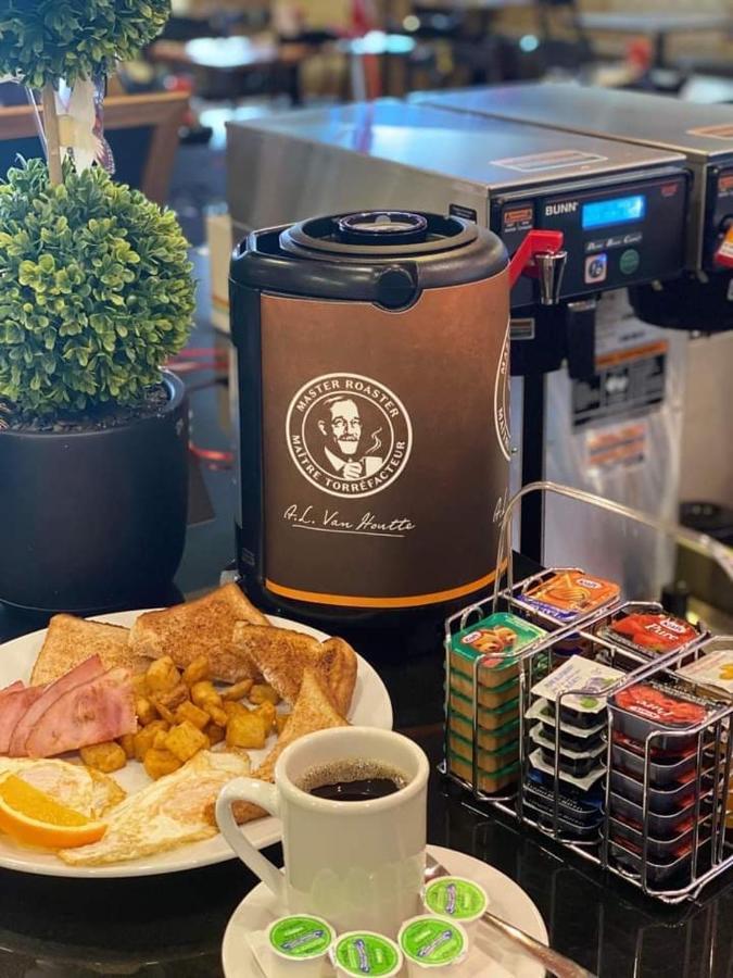 The George Dawson Inn & Conference Centre 도슨 크릭 외부 사진