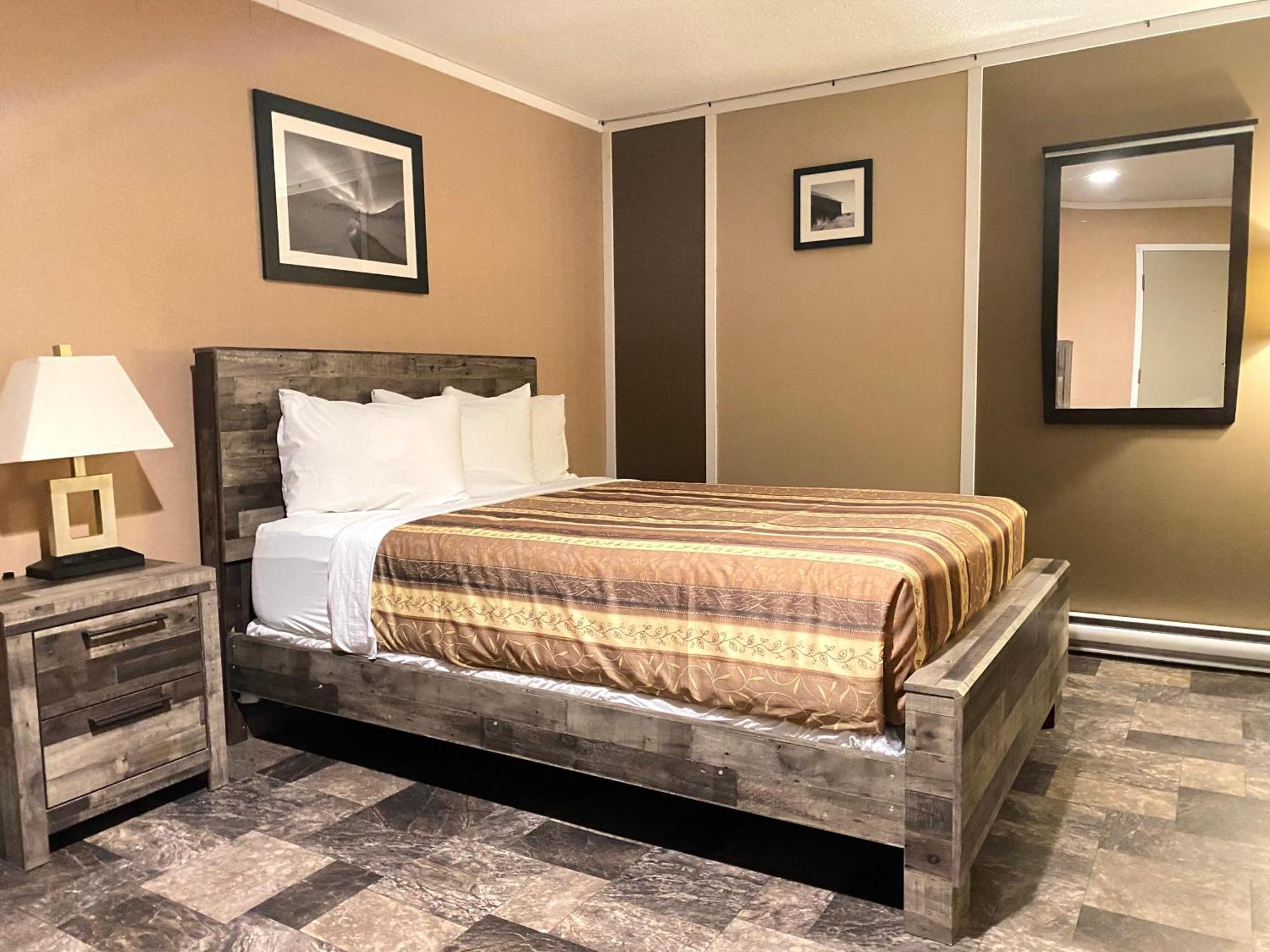 The George Dawson Inn & Conference Centre 도슨 크릭 외부 사진