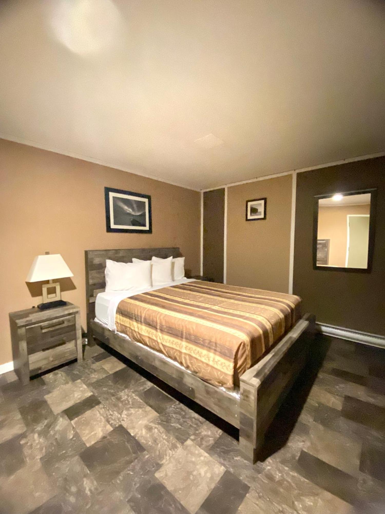 The George Dawson Inn & Conference Centre 도슨 크릭 외부 사진