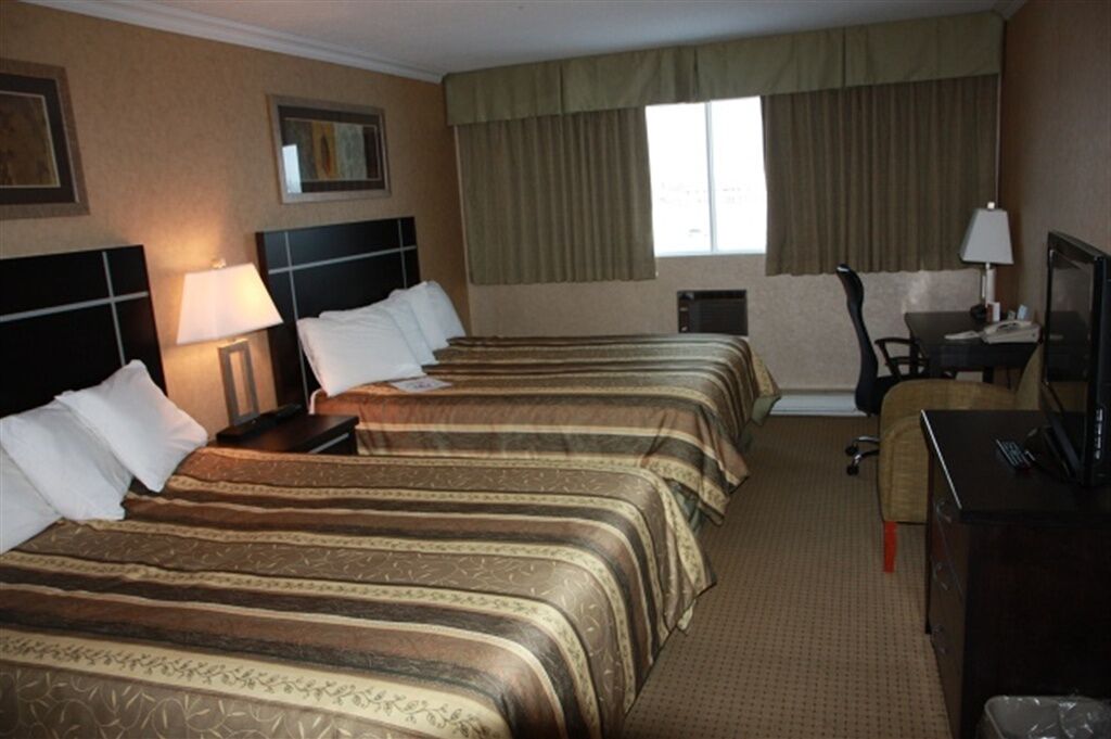 The George Dawson Inn & Conference Centre 도슨 크릭 외부 사진
